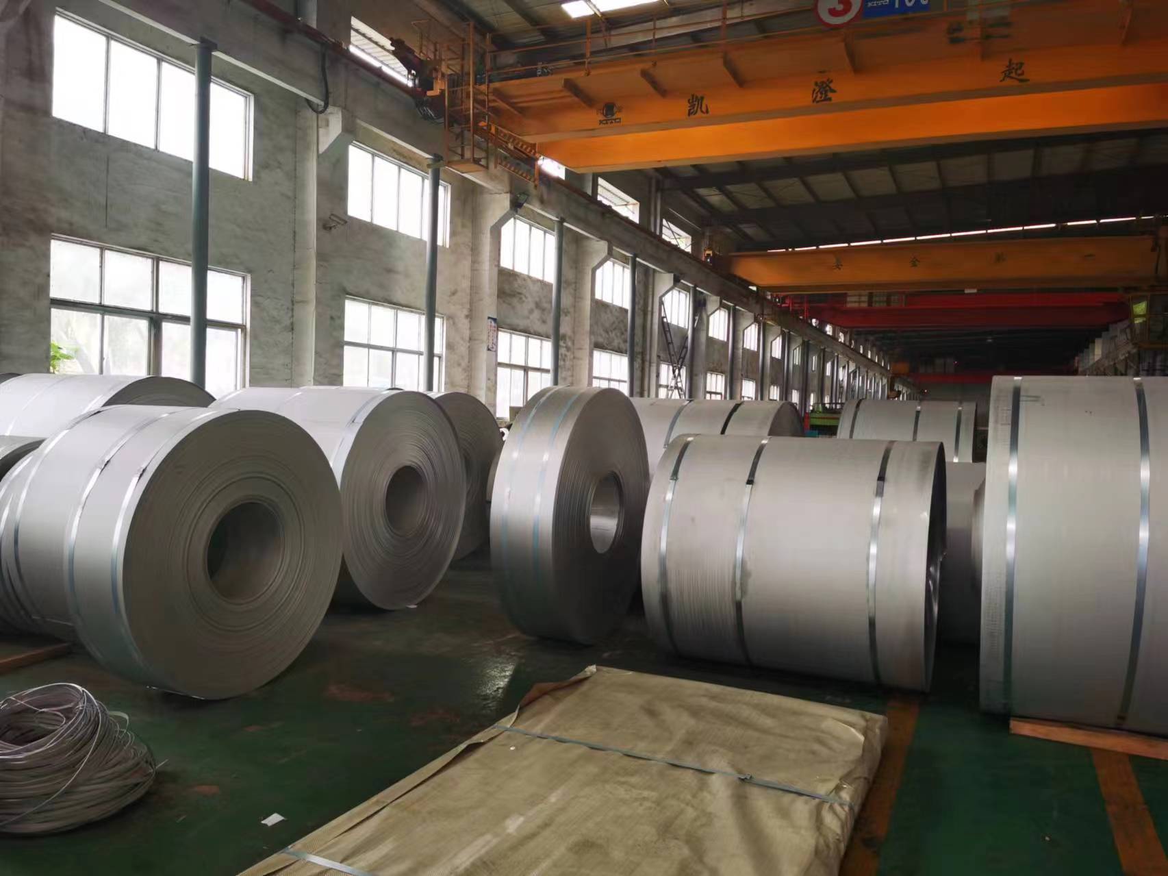 Blog công ty mới nhất về Hướng dẫn mua thép không gỉ: Các loại, bề mặt hoàn thiện và dung sai độ dày cho ứng dụng công nghiệp
